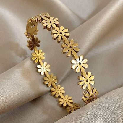 Golden Daisy Bloom Bracelet